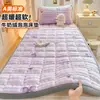 Cubierta de colchón acolchada de terciopelo de leche Clase A, colcha para literas de dormitorio estudiantil, protector de colchón suave, entrega de una sola pieza