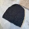Chapéu de tricô vazado estilo Ju Jingyi para mulheres, estilo fino de verão, faz o rosto parecer menor, chapéu slouchy de tricô retrô artístico