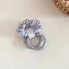 Simple y Elegante Scrunchie de Satín con Perlas y Pedrería, Banda Elástica Alta Básica Que No Daña el Cabello, Accesorio para el Cabello