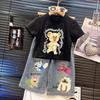 Atacado de roupas infantis terno para meninas 25 primavera e verão novo infantil estampado de desenho animado manga curta calça reta jeans conjunto de duas peças
