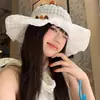 Nuevo sombrero de pescador blanco estilo dulce con correas para mujer, sombrero de verano con ala ancha transpirable plegable para protección solar, sombrero tipo cubo parasol