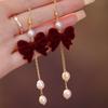 Aretes largos de lazo rojo vino con borla de perlas, aretes de otoño e invierno, aretes rojos festivos para novia, para uso diario