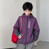Jaqueta corta-vento de primavera e outono para meninos 2026 Novo estilo Jaqueta com capuz de outono para meninos para crianças mais velhas Top para atividades ao ar livre Tendência Atacado