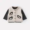 Conjunto de Três Peças para Bebê e Criança Pequena: Camada Base Simples, Colete de Lã com Desenhos, Calça Xadrez Solta de Perna Larga para Outono