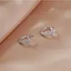 Brincos de Cruz de Açúcar Cristalizado Novo Estilo para Mulheres, Simples e Estilosos, Luxo Leve, Sensação de Alta Qualidade, Presilhas de Orelha com Incrustações de Diamante, Brincos