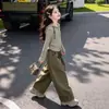 Conjunto de Outono para Meninas 2026 Novo Estilo Moda Fashionável Outono Infantil Cardigã com Capuz Calças de Pernas Largas Conjunto de Duas Peças