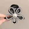 Presilha de Garra Média Flor Oca com Strass Pérola Grampo de Cabelo Disco para Parte de Trás da Cabeça Feminina Grampo Tubarão de Meio Cabelo Grampo de Cabelo