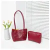 Bolsa cesta tecida moderna e estilosa com design vazado, alto valor estético, bolsa tote de ombro único, única e moderna, bolsa de axila de grande capacidade