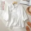 Camisa feminina de algodão e linho com gola, renda e enfeites florais tridimensionais, estilosa e elegante, mangas de três quartos, novo top artístico de verão