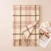 Cachecol xadrez estilo coreano para outono e inverno, cashmere sintético, quente, com franjas, adequado para ir ao trabalho, xale moderno e versátil