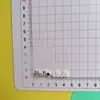 Cara sonriente multicolor hola letra DIY dibujos animados agujero zapatos pantuflas hebilla funda de teléfono plana accesorios decorativos pegatinas de joyería