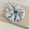 Scrunchie de Cetim Texturizado Plissado Cor Sólida Estilo Coreano com Strass, Elástico de Tecido para Coque, Acessório de Cabelo para Rabo de Cavalo