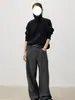 Suéter tejido casual de cuello alto moderno estilo americano, unisex, adecuado para primavera y otoño, corte holgado, color liso simple, versátil y con un estilo relajado y despreocupado.