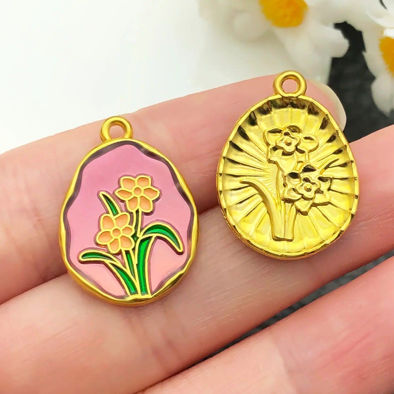22201-HL-红色滴油锌合金水仙花吊坠22x16mm-1