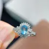 Anillo de Topacio Natural Puro con Piedra Principal Azul Suizo Súper Oscuro Tamaño 5*7mm Plata 925 Trabajo Fino Incrustación