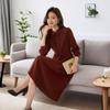 Vestido longo de primavera 2025, novo, retrô, chinês, com fivela, gola alta, manga bolha, saia slim branca, cintura alta
