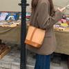 Bolsas Otoño e Invierno 2026 Estilo Nuevo Moda Retro Textura Simple Costura Bolso Cubo Versátil Bolso de Hombro Cruzado para Mujer