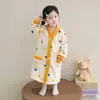 Roupão Feminino Outono e Inverno Flanela 2026 Novo Estilo Menina Longo Fleece Coral Estilo Inverno Infantil