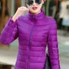 Chaqueta de Plumón Talla Grande para Mujer con Capucha Cuello Alto Corta Estilo Coreano Estudiante Linda Adelgazante Ligera Chaqueta de Plumón Promoción Fuera de Temporada