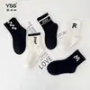 Calcetines para Niños Yishuangshuang Invierno Nuevo Versión Coreana Letra Calcetines de Media Caña Algodón Peinado Blanco y Negro Calcetines Modernos para Niños Grandes Calcetines sin Costuras