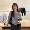 Estilo Suave Hombro Descubierto Cuello de Una Línea Manga Abullonada Tejido de Punto para Mujer 2025 Estilo Coreano Holgado y Chic Camisa Top