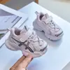Zapatillas de malla para niños estilo coreano con suela gruesa y velcro, ligeras y antideslizantes, adecuadas para niños y niñas, zapatillas de papá para niños de preescolar