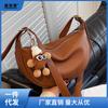 Bolso de Cuero Suave Texturizado para Mujer 2024 Nuevo Bolso Cruzado Versátil de Moda Diseño Nicho Bolso de Hombro Único por Bei Yang Yong y Li Zhu You