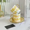 Juego de Taza y Platillo de Porcelana Fina Flor Amarilla Pequeña Fondo Blanco Estilo Europeo Taza y Platillo de Café Juego de Té para la Tarde Taza y Platillo Lujo Accesible Retro Regalo