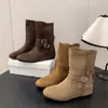 Botines Cortos Apilados con Hebilla Retro Nuevos Otoño/Invierno para Mujer 2026 Estilo Merade de Otoño Ante Suela Suave Versátiles Botas de Poner