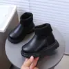 Zapatos de algodón tipo mocasín con forro de lana para bebé, botas estilo Martin de cuero para niña, botas de algodón nuevas de invierno 2026, botines antideslizantes