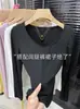 Camiseta de punto elástico de alta gama para mujer, color amarillo, cuello en V, elegante y rejuvenecedora, top tipo camiseta de color liso ajustado, talla grande