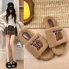 Chinelos Peludos Street Trendy Cool para Mulheres, Uso Externo, Novidades Outono/Inverno INS 2026, Chinelos de Algodão Planos com Uma Tira de Pelúcia em Camadas