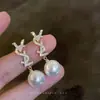 Brincos de Tarraxa Pérola com Letra Luxo Leve Sensação de Alto Padrão Estilo Coco Chanel Design de Nicho Versátil Exquisite Temperamento Brincos de Personalidade