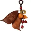 Acessórios de artesanato: chaveiros criativos tecidos à mão e pingentes de bolsa com vagens de nogueira, cabaças de madeira de pêssego e moedas de cobre
