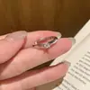 Electrochapado en Oro Real, Anillo Irregular con Tachuelas de Diamante de Xiaohongshu Más Vendido para Mujeres, Lujo Ligero, Sencillo, Retro, Clásico, al por Mayor de una Pieza
