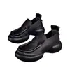 Sapatos de Couro Macio Estilo Retrô 2025 Primavera e Outono Novos Sapatos de Couro Pequenos de Solado Macio Boca Profunda Sapatos de Mãe de Um Pé com Solado Grosso