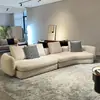 Sofá minimalista italiano em estilo creme, estofamento em tecido para espaços pequenos, sofá curvo de canto Ermann para sala de estar e quarto