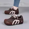 Nueva colección de otoño 2026: zapatillas blancas versátiles, retro y peculiares, con puntera ancha, estilo casual, tacón oculto para mayor altura y suelas suaves, diseñadas como zapatillas de entrenamiento alemanas para mujer