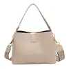 Bolso de mano de moda popular de este año para mujer, bolso de cubo de nicho de alta gama de otoño e invierno 2024, bolso de mensajero de estilo occidental que combina con todo.