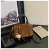 Bolsa de camurça para mulheres, nova coleção outono/inverno 2026, design de nicho, bolsa transversal, acabamento fosco popular, bolsa tote retrô