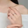 Anillo Hueco de Plata 925 para Mujer Lujo Accesible Moda Perla de Agua Dulce Anillo Abierto Nicho Gama Alta Joyería de Mano Día de San Valentín Chino