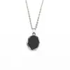 Collar de acero de titanio con colgante de concha blanca y negra de moda elegante europeo y americano para mujer, joyería avanzada chapada en oro de 18 quilates, no se decolora