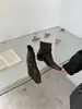 []Coleção Outono 2026: Botas de Cano Curto e Botas de Cano Médio de Couro com Salto Bloco, Bico Quadrado Retrô e Zíper na Parte de Trás Plissada