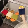 Sandalias peludas de suela gruesa y punta abierta 2026 moda estilo coreano sandalias de exterior con forro de felpa, modelo nuevo con tira trasera, color beige peluche