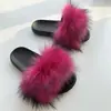 Novas sandálias de casa com sola leve 2024 chinelos de pelúcia imitação de pelo de guaxinim estilo punk y2k chinelos de lã de garota popular