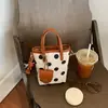 Bolsa Feminina Nova Estilo Verão 2026 com Design de Bolinhas, Bolsa de Ombro para Trabalho e Deslocamento, Bolsa Quadrada Pequena Moderna e Estilosa