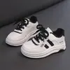 Zapatillas Antideslizantes de Moda Infantil 2025 Otoño Nuevo Estilo Zapatillas de Skate Modernas Versátiles para Bebé Casual Zapatillas que Combinan con Todo