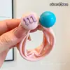 Coloridos coleteros de nuevo estilo 2026, versátiles y dulces, con accesorios de M&M's, anillos de toalla, diseños de dibujos animados y un estilo fresco y lindo, perfectos para accesorios para el cabello de niños