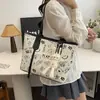 Bolso Tote para Mujer de Gran Capacidad Bolso de Hombro Sentido de Alta Gama Bolso Grande Transfronterizo Súper Caliente de Moda Nicho Graffiti Clase Bolso de Viaje
