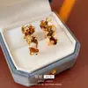 Aretes Flor Envuelta de Piedra Ojo de Tigre Aguja de Plata Forma de C, Aretes Versátiles Vintage Melard, Aretes de Nicho de Alta Gama para Mujeres